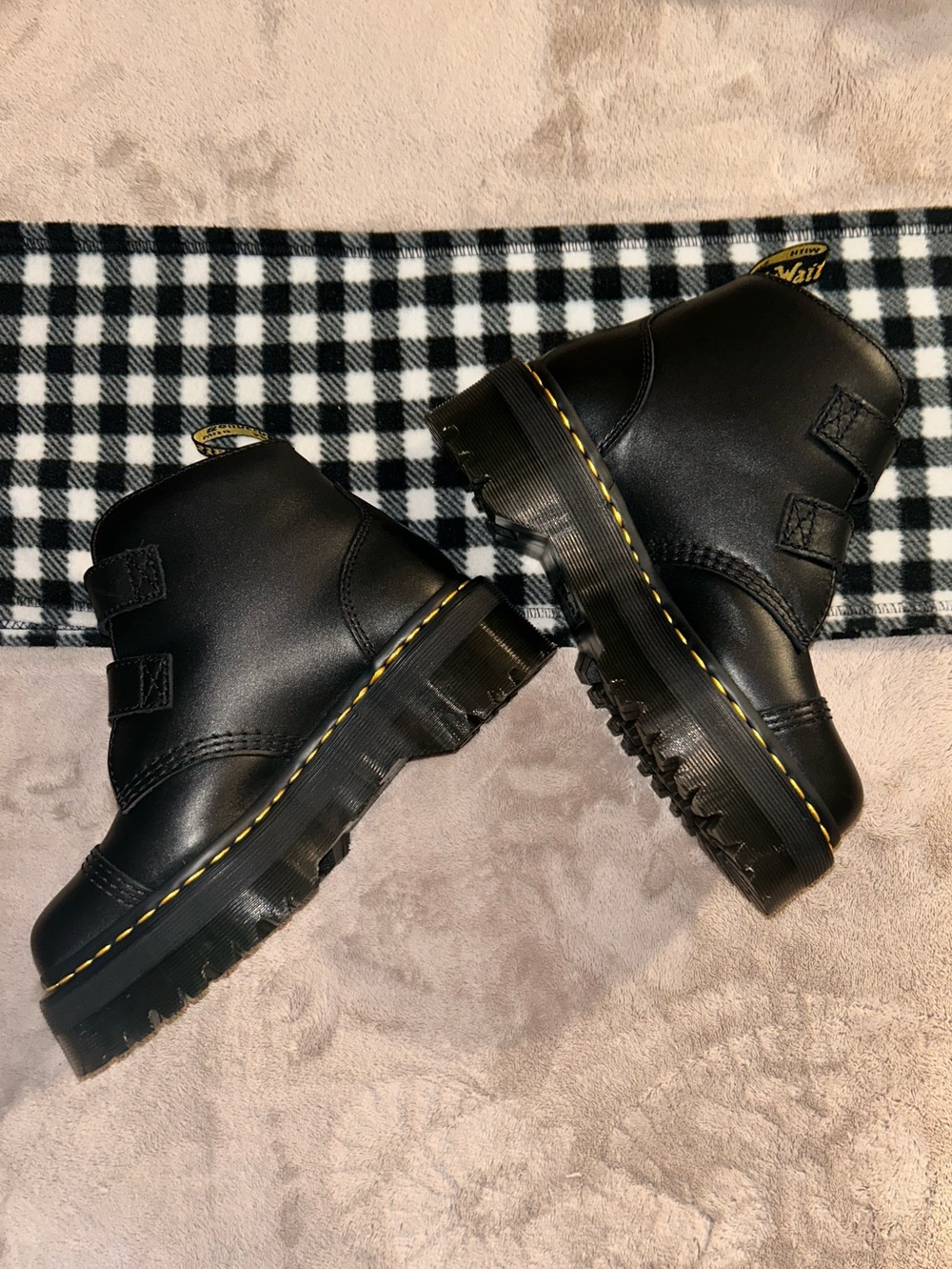 NWOB Dr. Martens Devon Platform Ankle Boots women’s size 7 - Picture 3 of 8